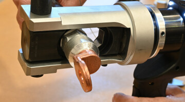 ECL 18T Battery Crimper in use