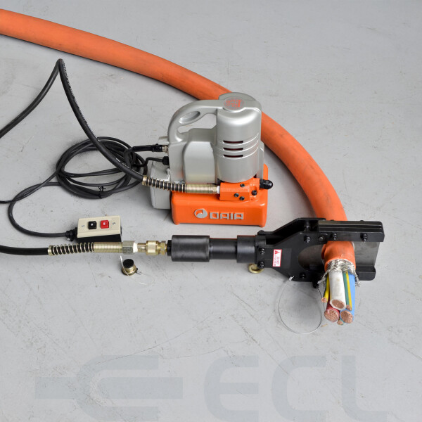 Hydraulic Cable Cutter Head action